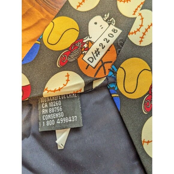 Vintage Peanuts Neck Tie Snoopy Sports Balls Football Soccer Billiards Novelty - Picture 4 of 4